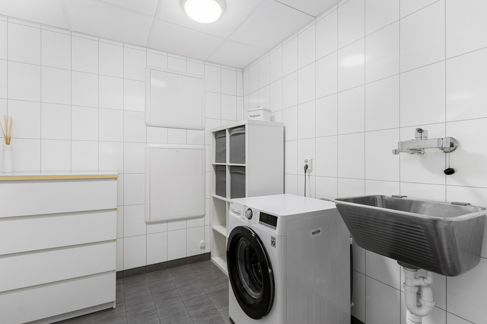 Praktisk skyllekar på vaskerommet! Galleribilde