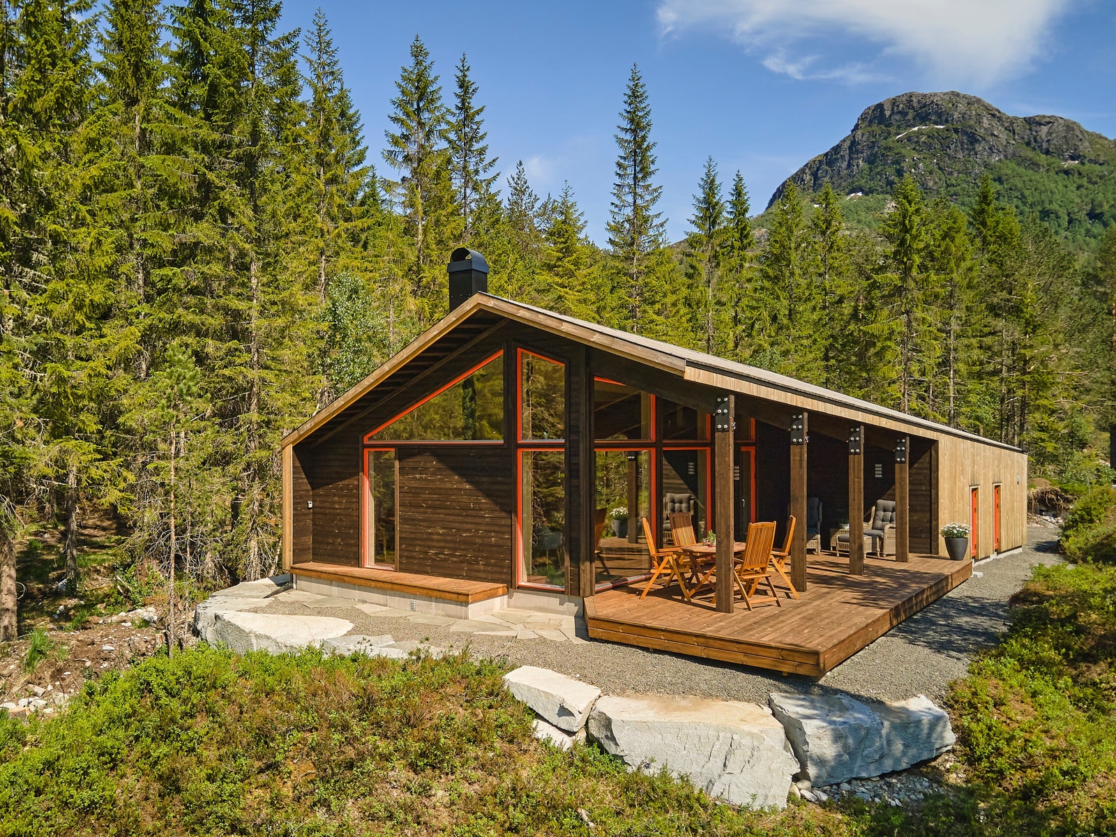 Rindalshytter har en visningshytte av modellen Gapahuk på Kårvatn. Foto: Lediard Foto AS Galleribilde