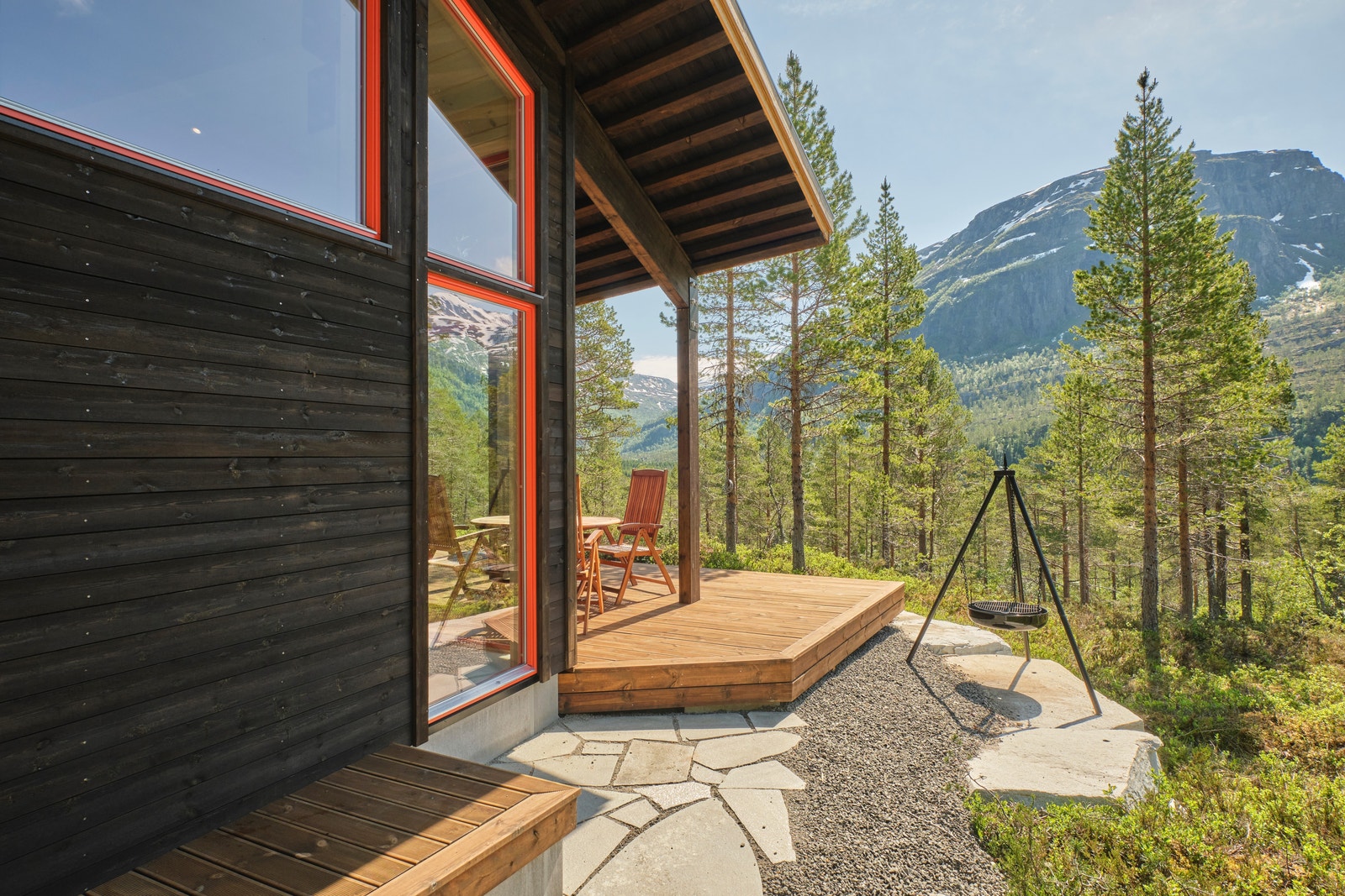 Rindalshytter har en visningshytte av modellen Gapahuk på Kårvatn. Foto: Lediard Foto AS Galleribilde