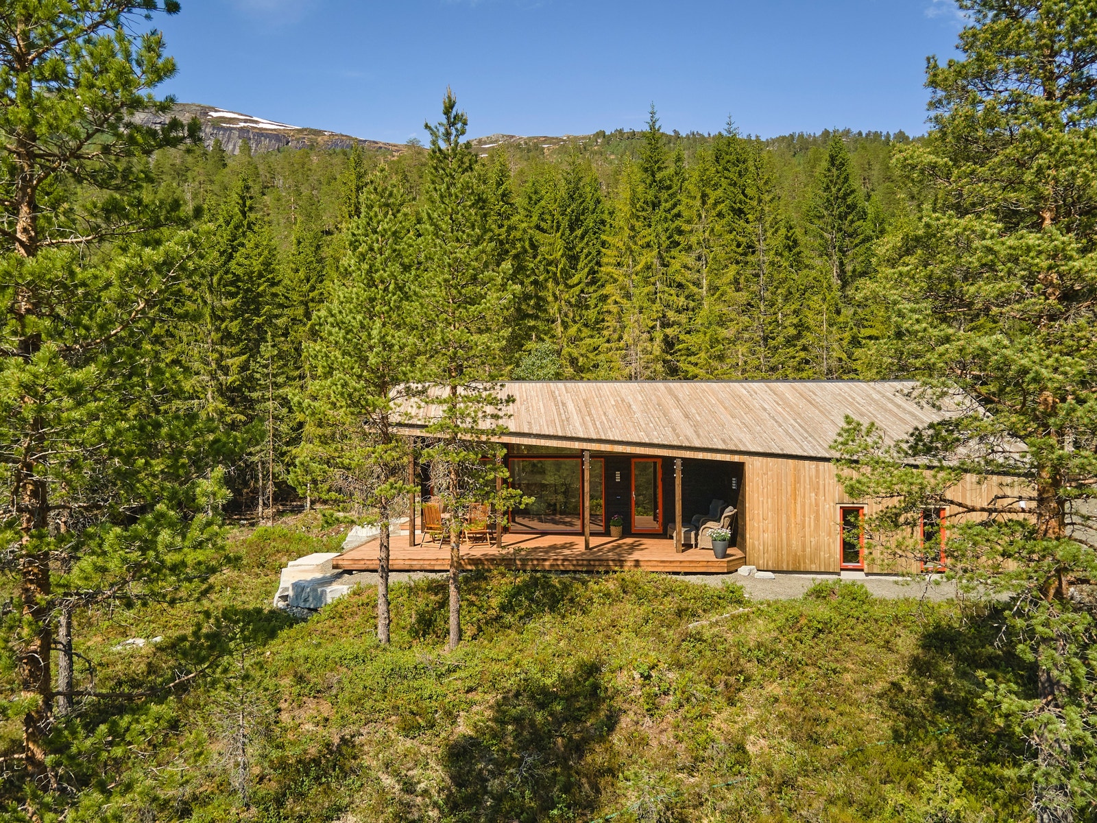 Rindalshytter har en visningshytte av modellen Gapahuk på Kårvatn. Foto: Lediard Foto AS Galleribilde