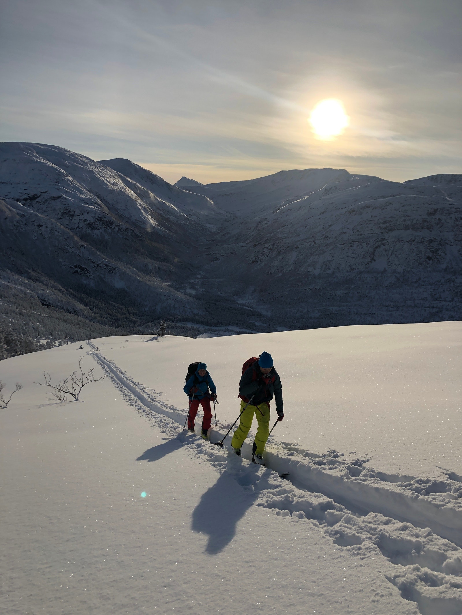 Området ved Kårvatn er ein av dei finaste plassane for topptur i Midt-Norge. Mulighet for å komme seg trygt ut uansett vær og føre Galleribilde