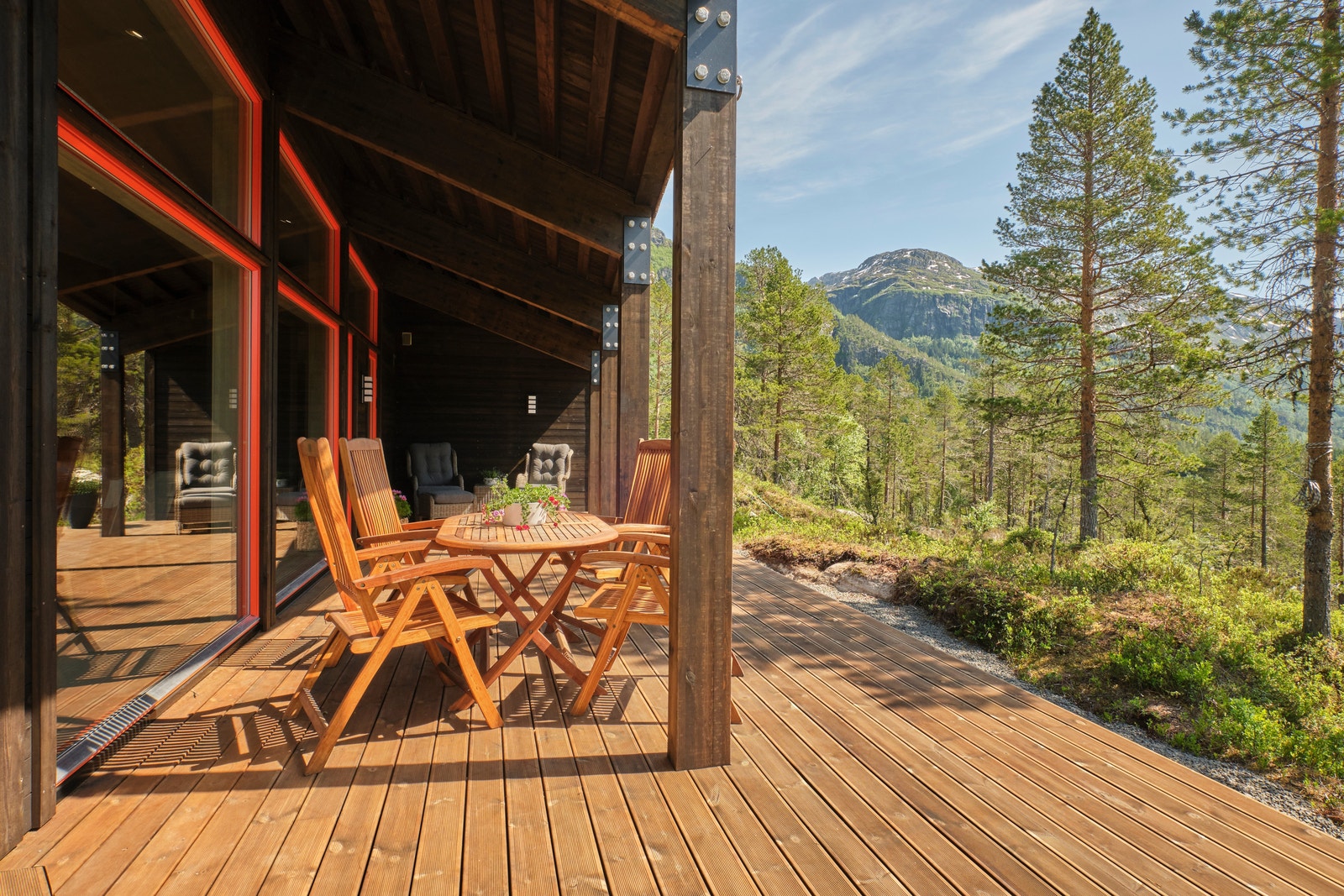 Rindalshytter har en visningshytte av modellen Gapahuk på Kårvatn. Foto: Lediard Foto AS Galleribilde