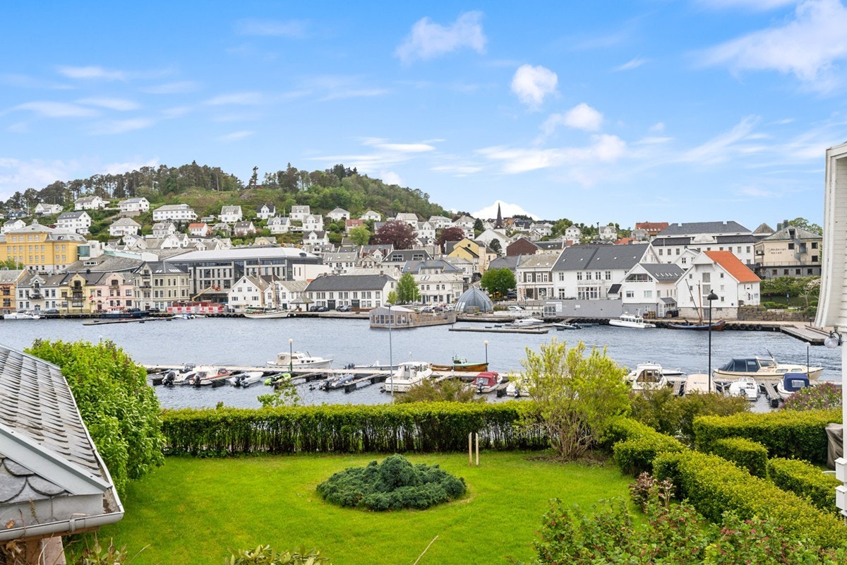 Fra leiligheten i andre etasje er flott utsikt mot byen! Galleribilde