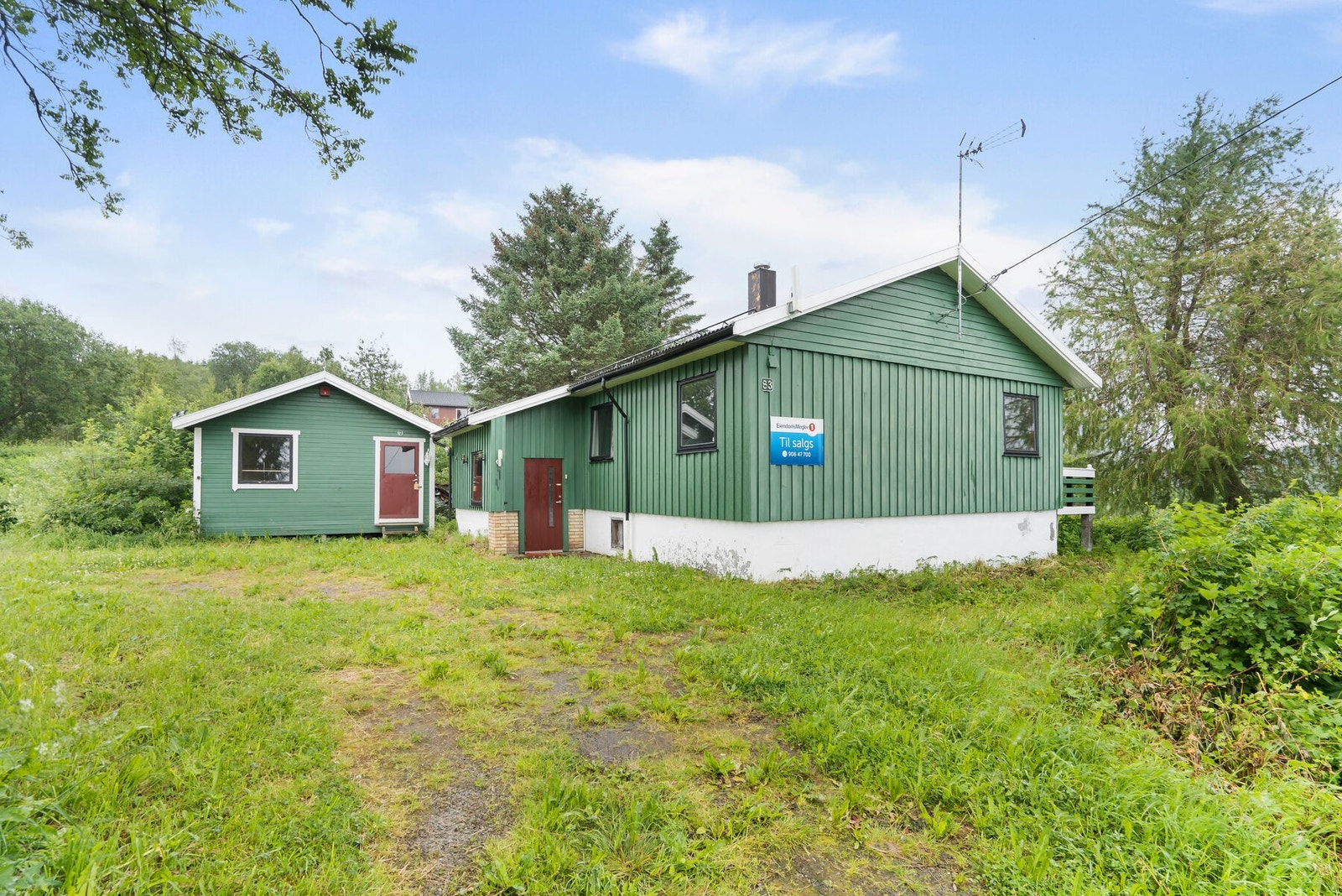 Velkommen til Røtnesveien 83, og denne eneboligen beliggende flott til i Steigen. Galleribilde