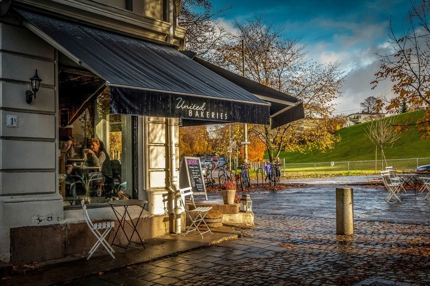 Ferske brød og de essensielle dagligvarene får du kjøpt på Åpent Bakeri i umiddelbar nærhet. Galleribilde
