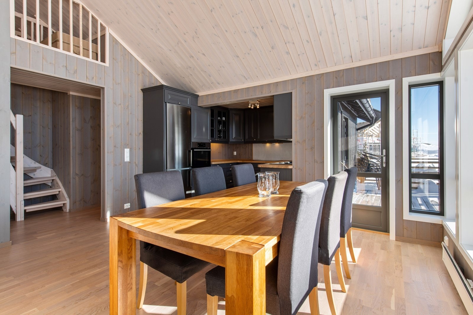 Her ligger alt til rette for sosiale måltider med venner og familie. Galleribilde