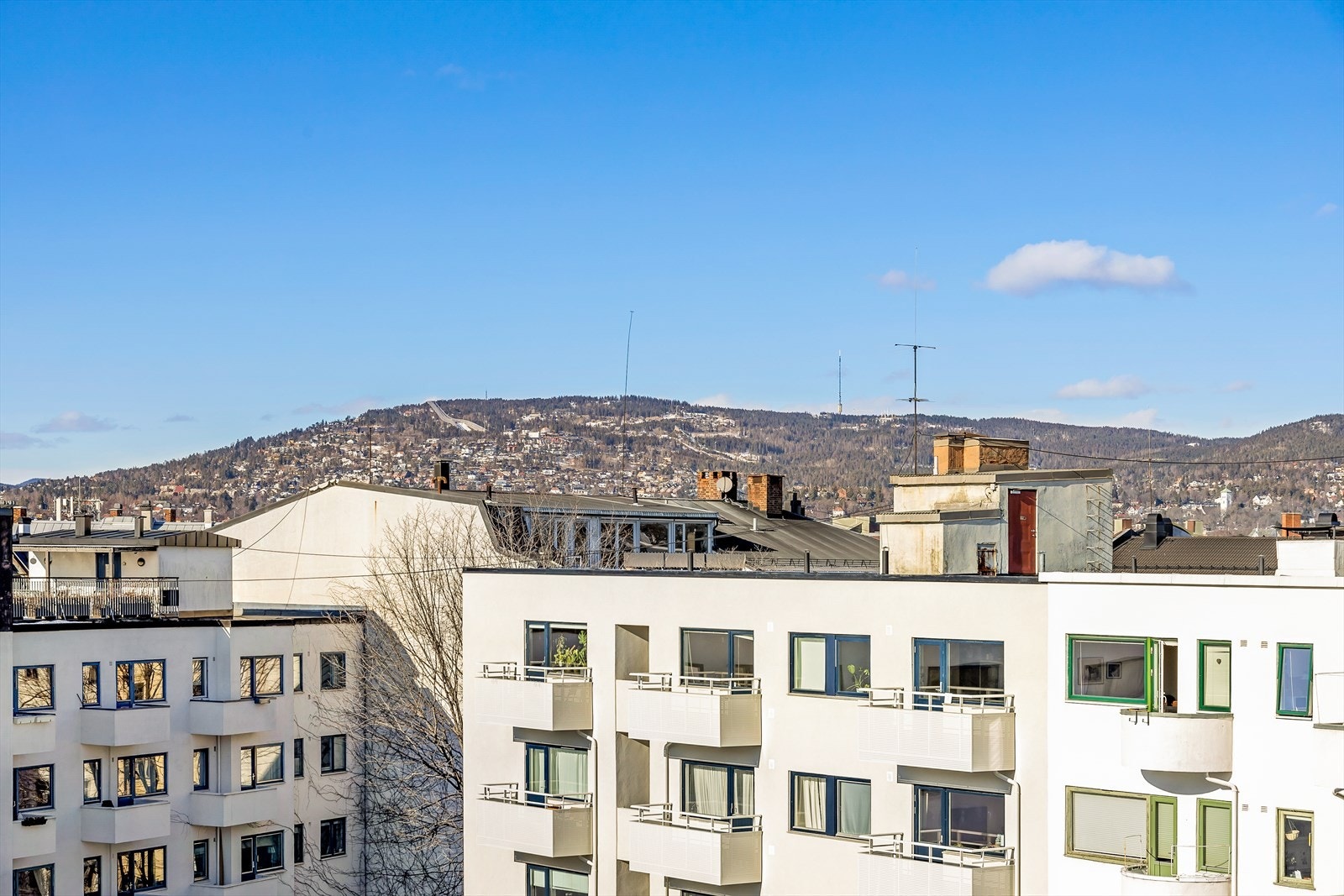 Utsyn mot Holmenkollen. Galleribilde