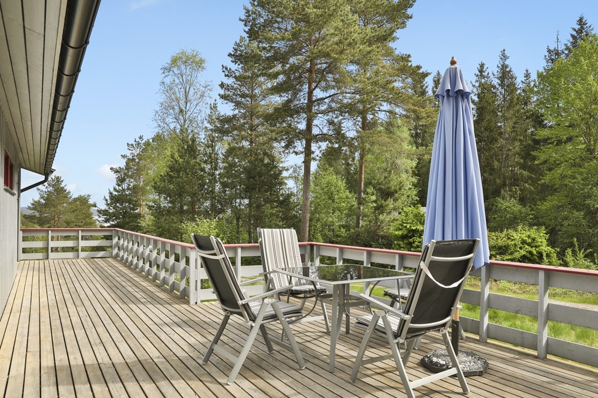 Romslig terrasse. Galleribilde