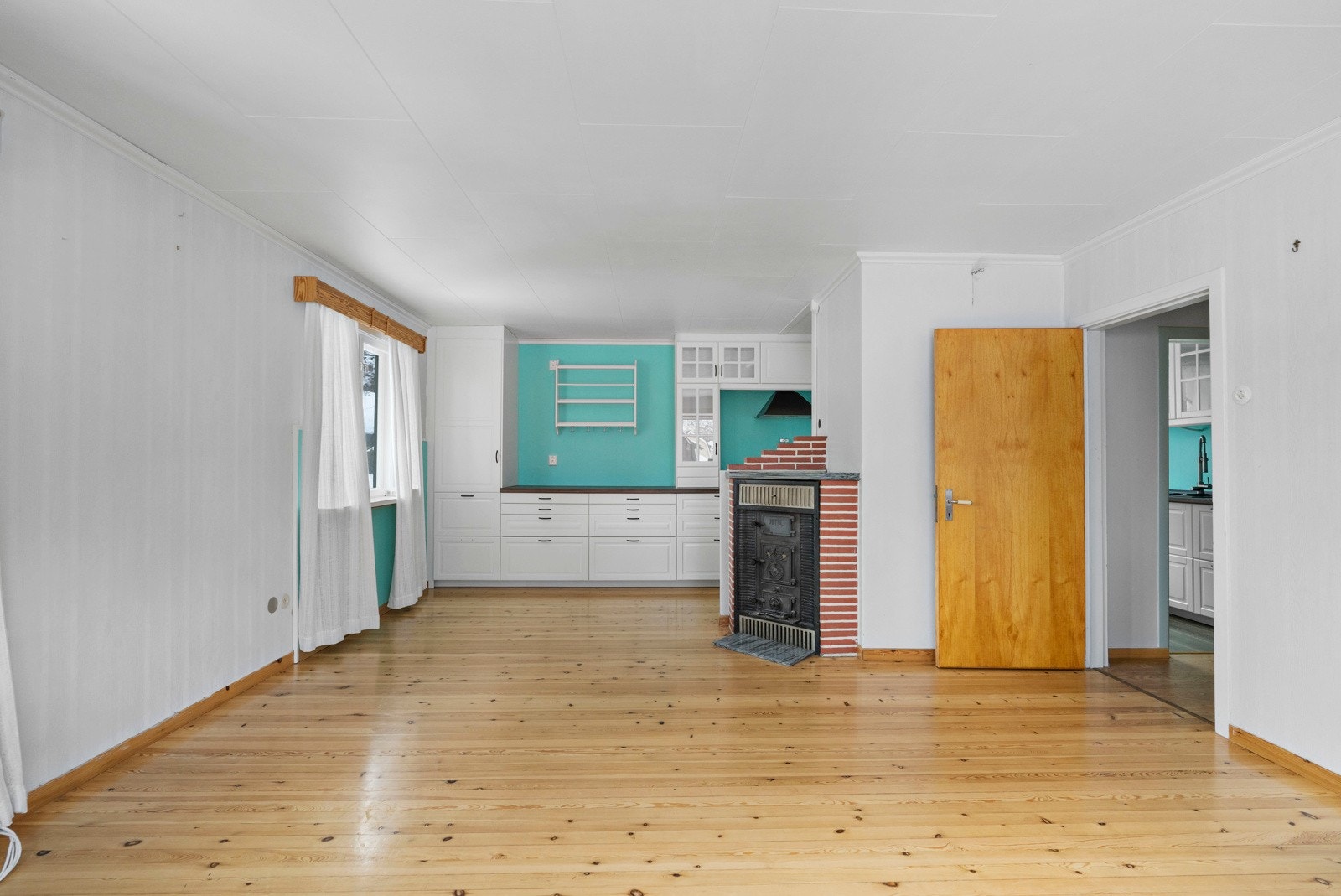 Det er delvis åpen stue-kjøkkenløsning Galleribilde