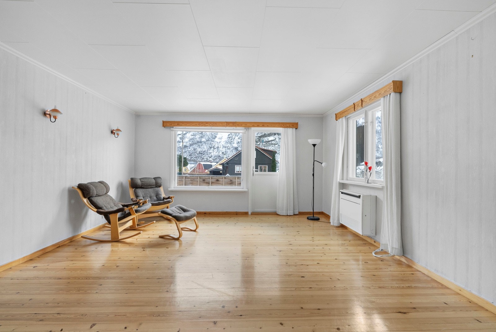 I 1.etg. er det innreda med 3 -roms leilighet og felles trappegang Galleribilde