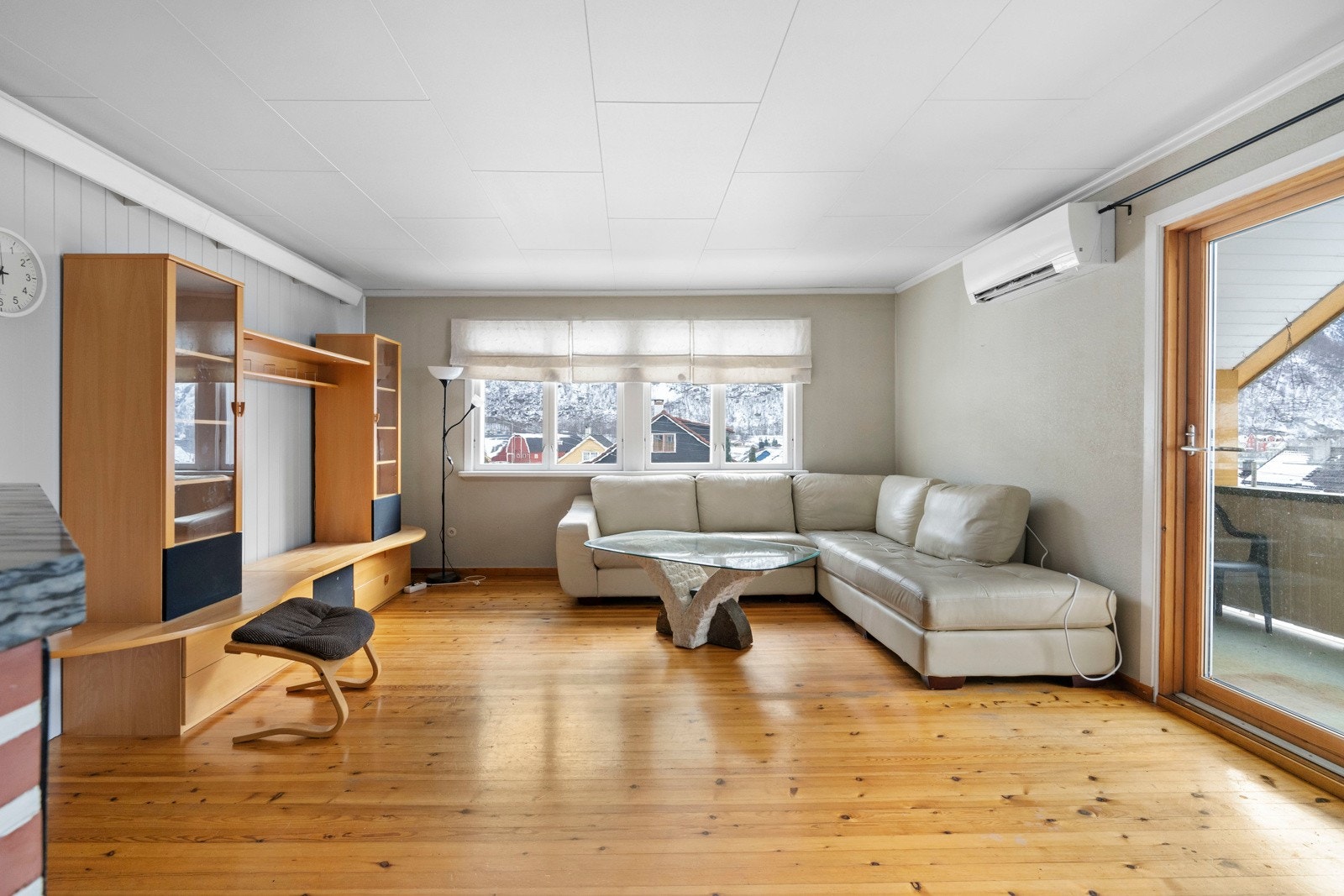 I 2- og 3-etg. er det innreda med en leilighet med i alt 5 soverom Galleribilde