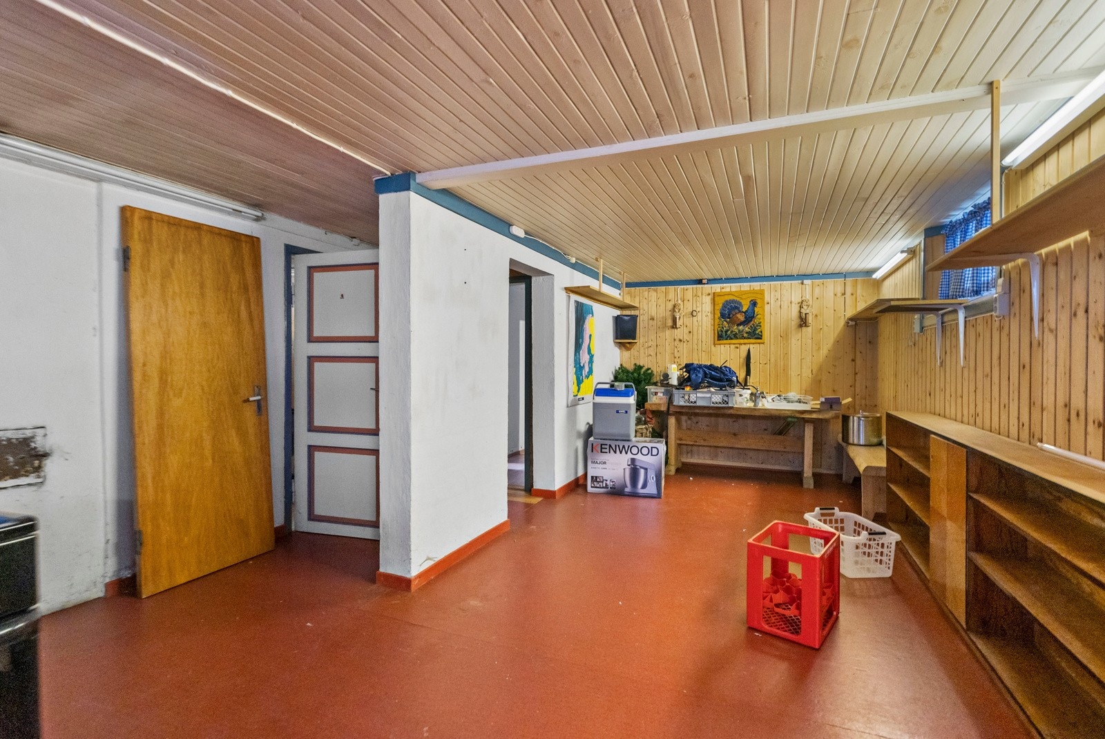 Kjelleren er i dag innreda med flere boder, verkstedrom og vaskekjeller Galleribilde