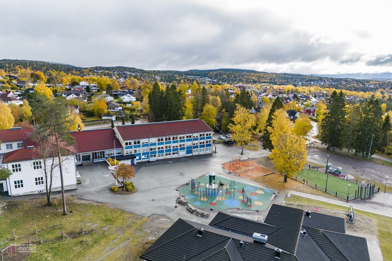 Konnerud skole ligger ca. 3 min med bil fra boligen.jpg Galleribilde