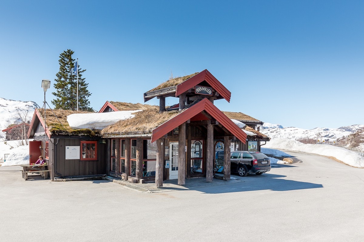 Arbuvollen fjellkiosk ligger kun et par minutter unna med bil Galleribilde