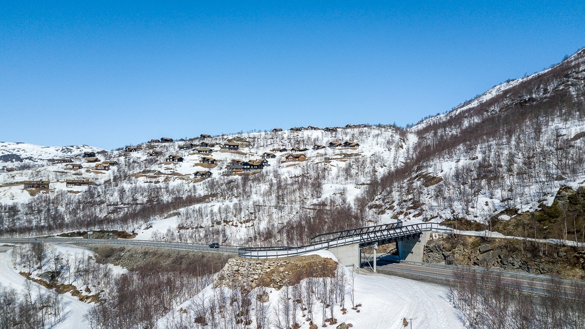 Ved Arbuvollen går det skibru over E-134. Dette er lysløypa som går fra skisenteret og videre ut i løypenettet. Kun få minutters biltur unna Finnroi Galleribilde