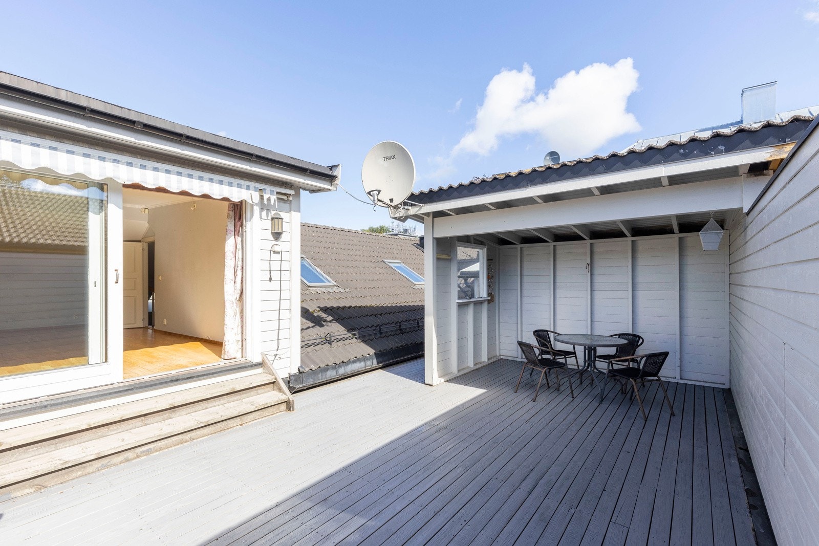 Stor veranda hvor du kan nyte de fine sommermorgenene. Galleribilde