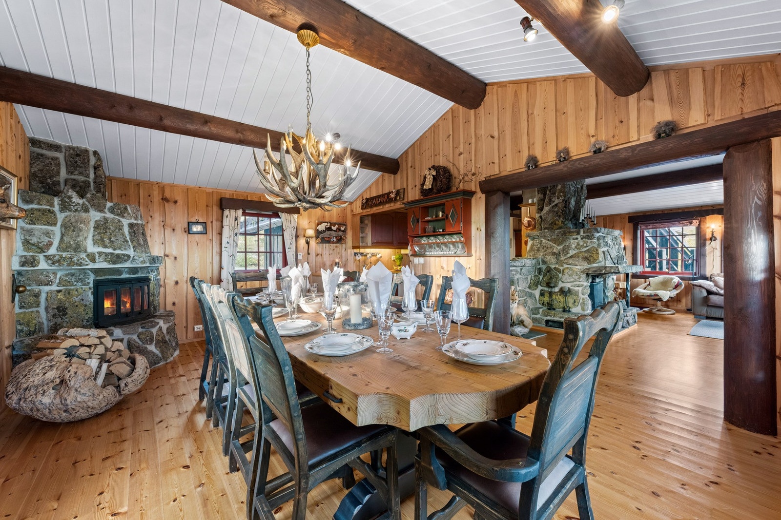 God plass til hele storfamilien rundt spisebordet. Galleribilde