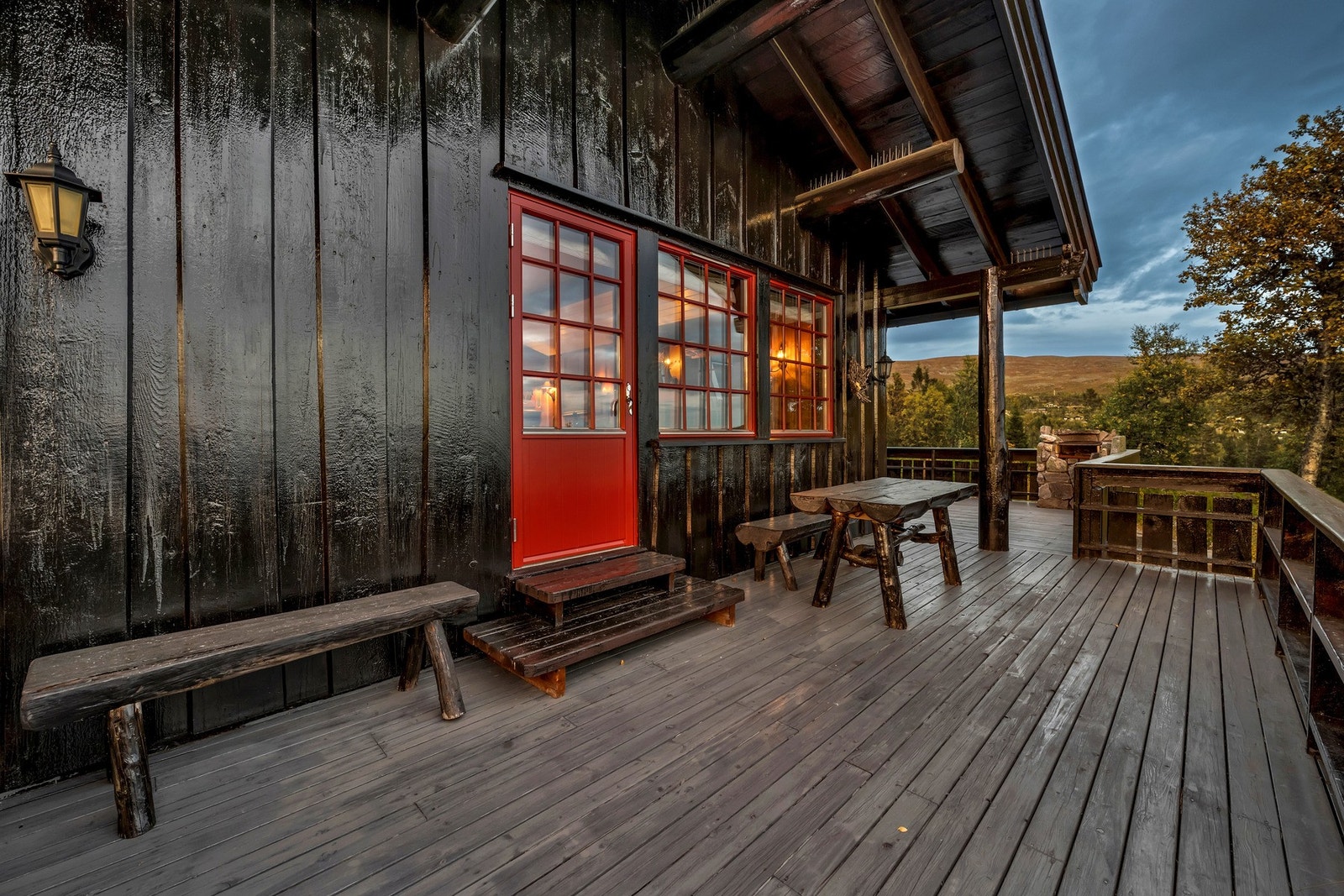 Hytta er bygget over en periode på 14 år. Fritidsbolig - Byggeår: 1994 Galleribilde