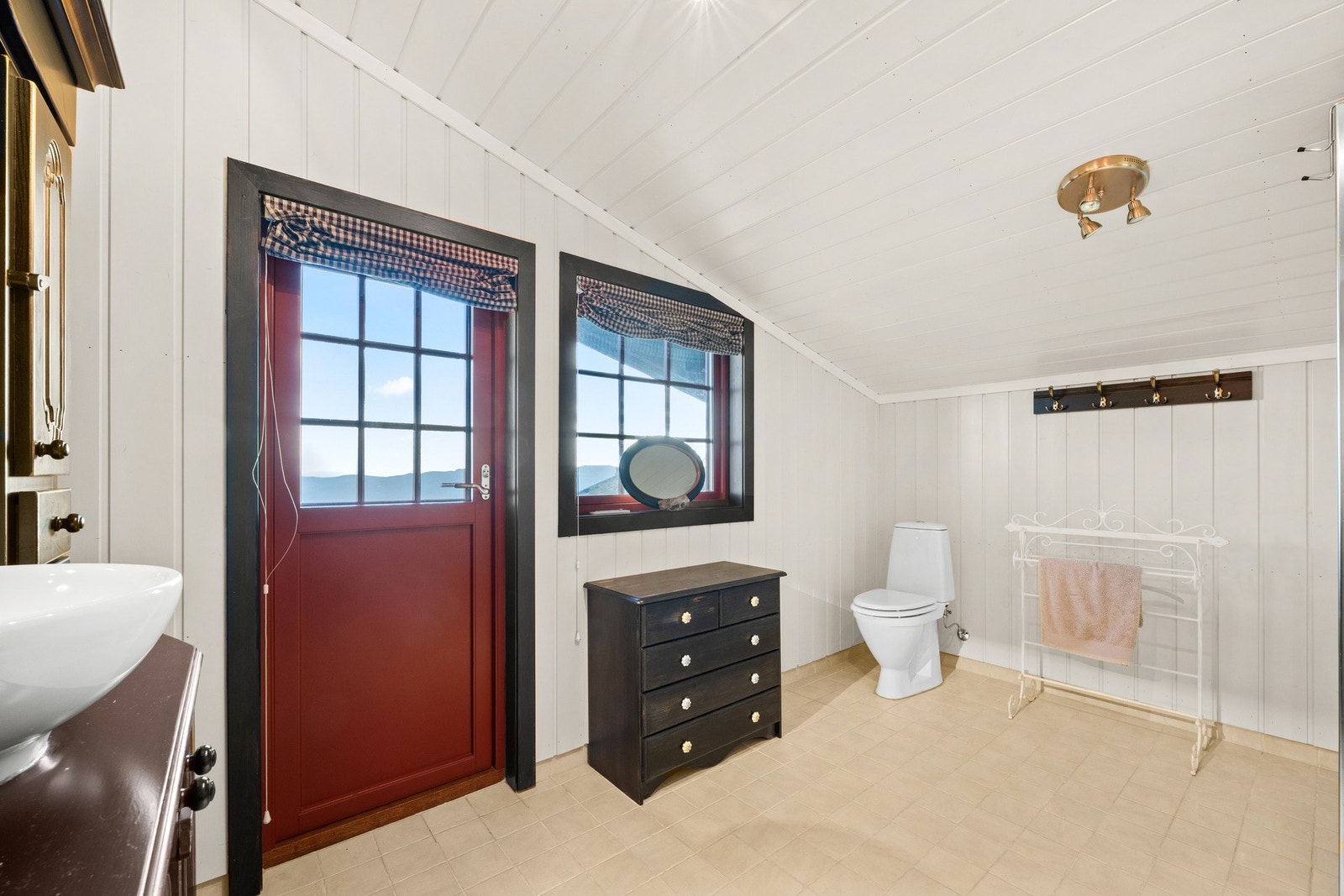 Bad 2. etg med utgang til terrasse. Galleribilde