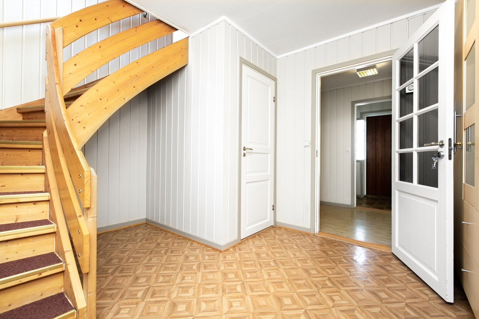 Trappen ned til undertetg. Galleribilde