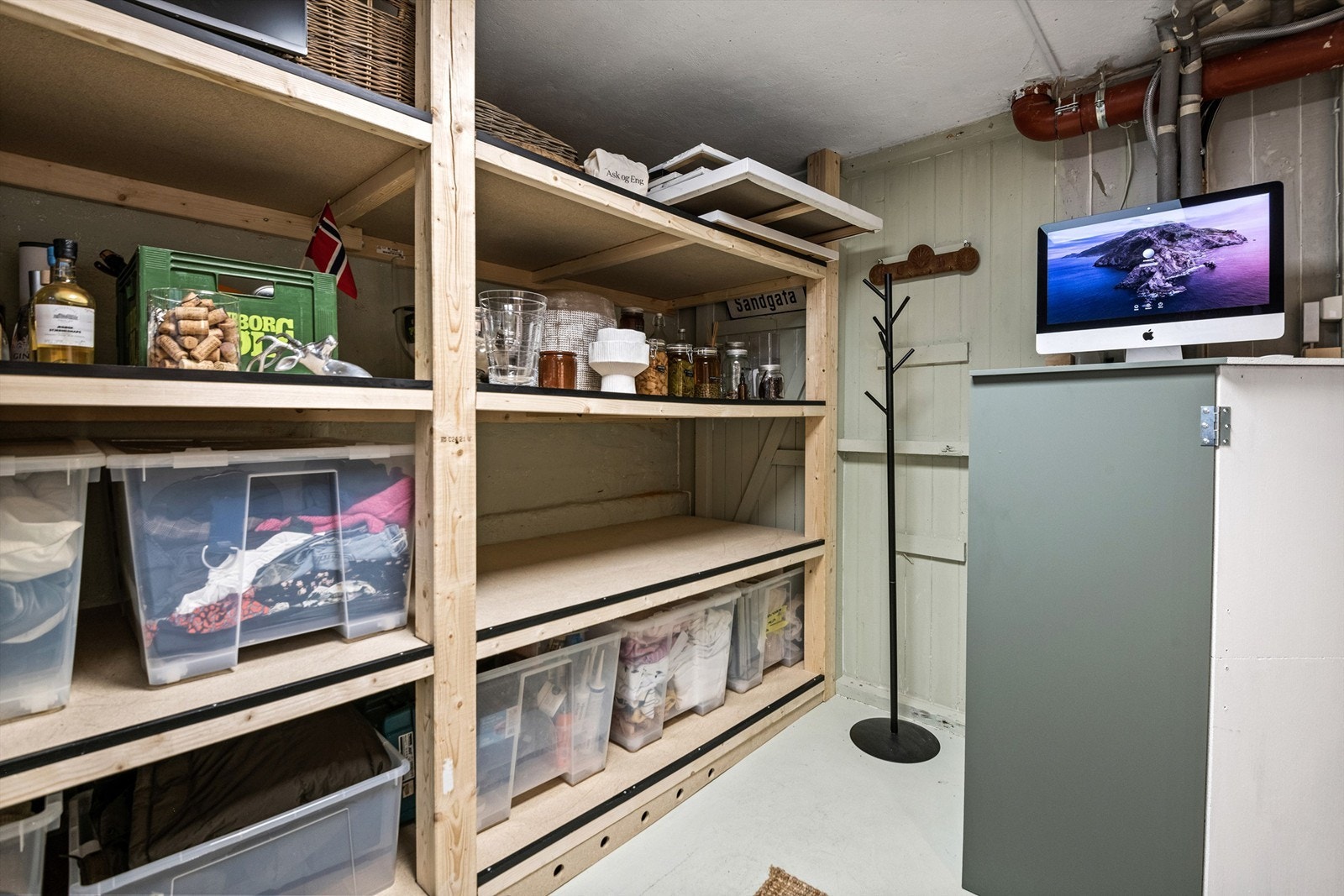 Veldig gode lagringsmuligheter. Også god plass til smørebenk, sykkelverksted m.m. Galleribilde