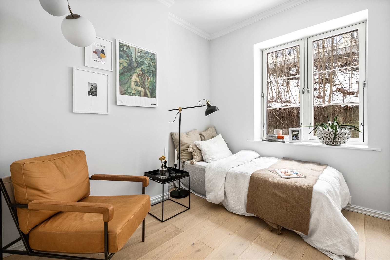 Lunt og hyggelig soverom med god plass til dobbeltseng og garderobe. Galleribilde