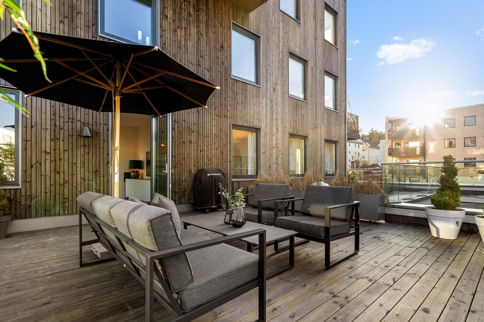 Stor og unik terrasse - skap ditt eget flotte uterom! Galleribilde