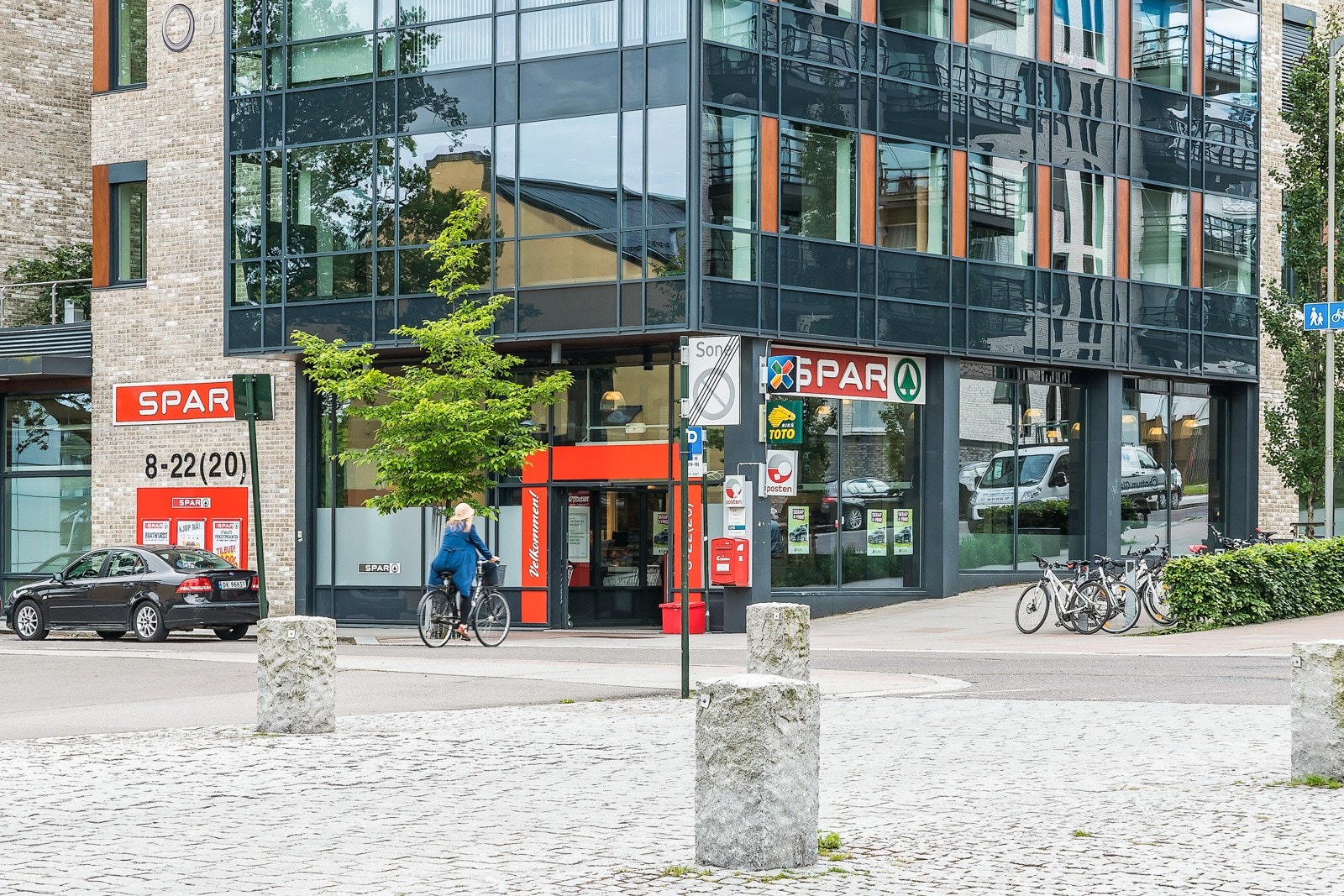 Kjekt med dagligvare rett utenfor døren Galleribilde