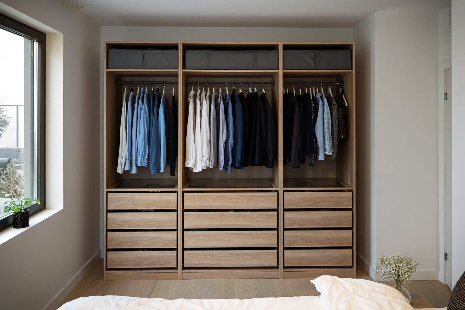 Hovesoverom har stor garderobe Galleribilde