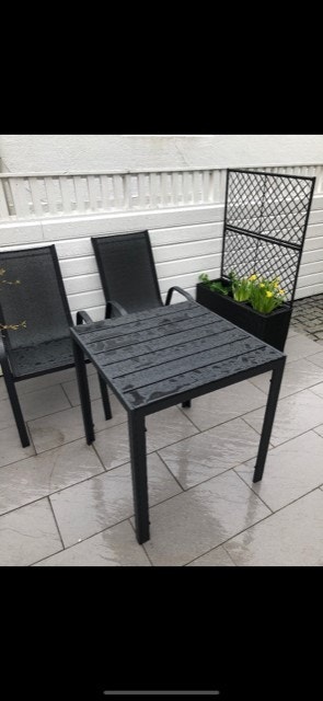 Bakhage med god ettermiddagssol på uteområdet. Galleribilde