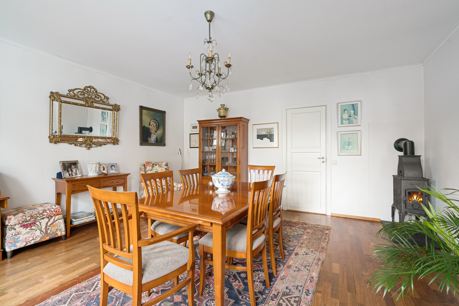 Stor spisestue Galleribilde