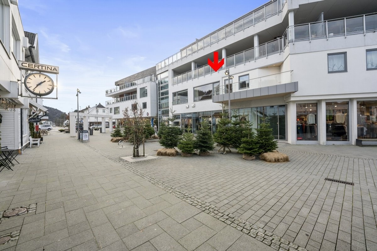 Leiligheten ligger i 2 etasje Galleribilde