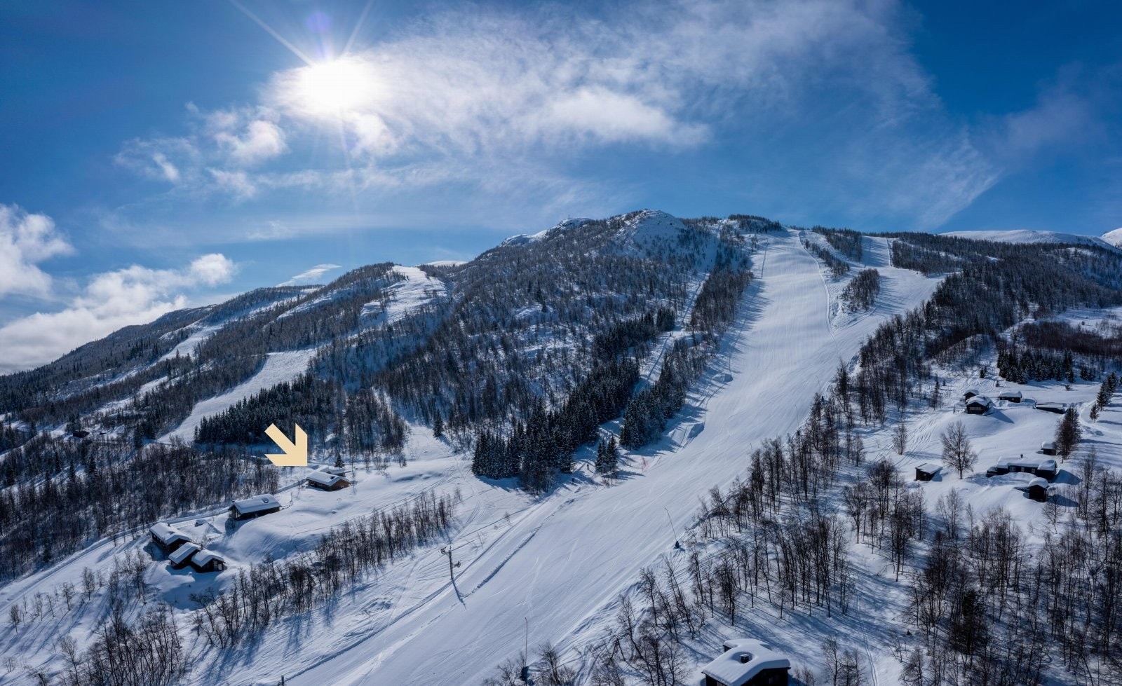 Eiendommen har umiddelbar nærhet til Raudalen alpinsenter med ski in/ski out. Galleribilde