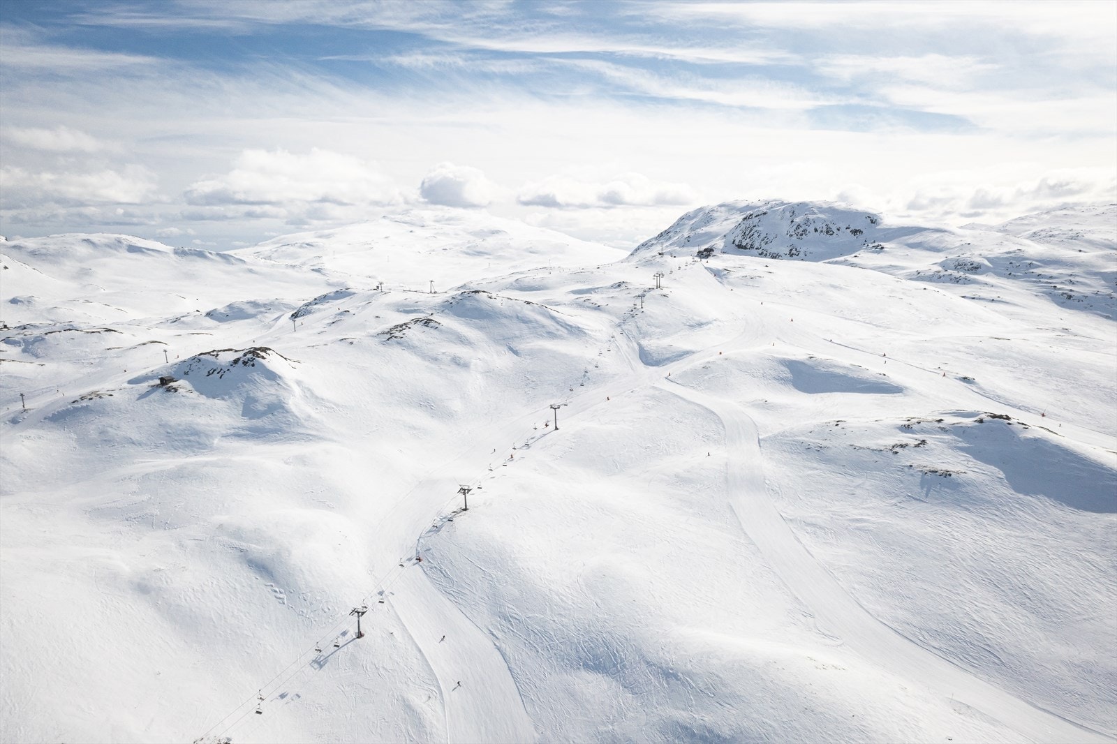 I Fjellandsbyen bor du i Hemsedal skisenter med umiddelbar nærhet til heiser og traséer. Etter endt dag i bakken byr nærområdet på alle fasiliteter du ønsker i en alpelandsby. Galleribilde
