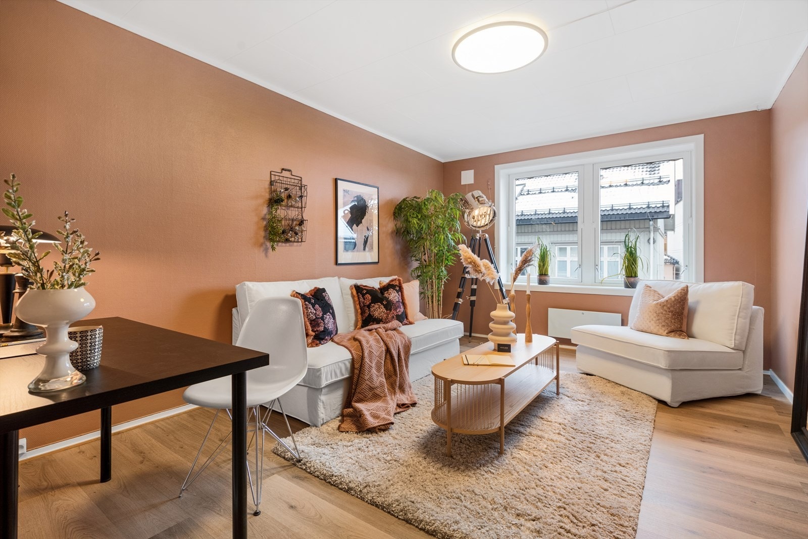 Nordvik v/Jørgen Nyhus har gleden av å presentere Kong Sverres gate 1 og denne romslige eierleiligheten som er pent oppusset i 2023 Galleribilde