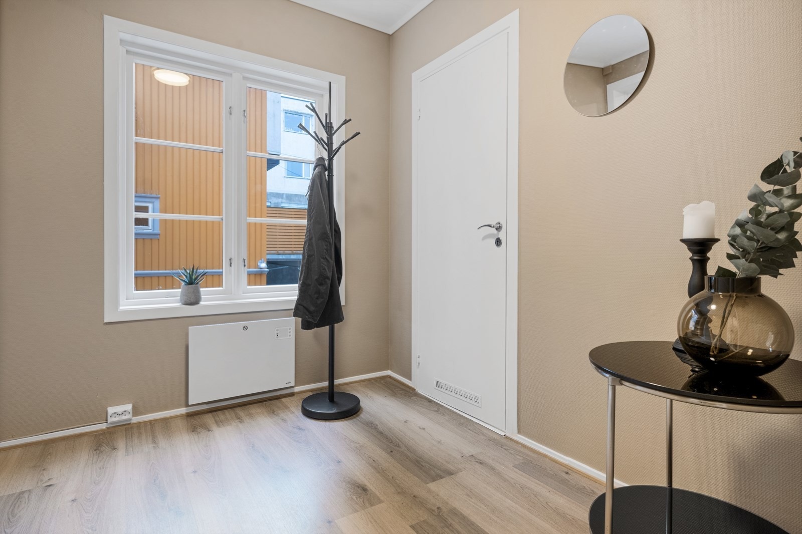 En romslig gang ønsker deg velkommen til leilighetens andre etasje Galleribilde