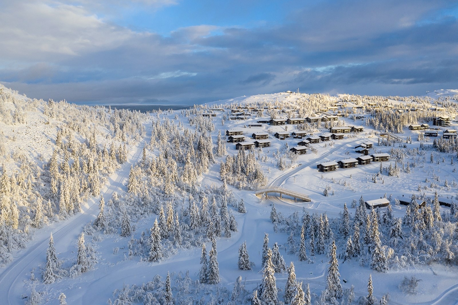 TIlfartsløypene til langrenn og alpint går rett ved eiendommen Galleribilde