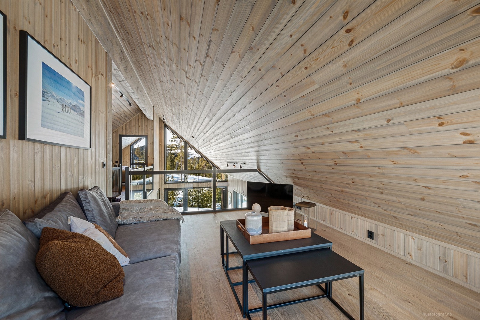 2. etasje med takhøyde opptil 3,5 meter på det høyeste Galleribilde