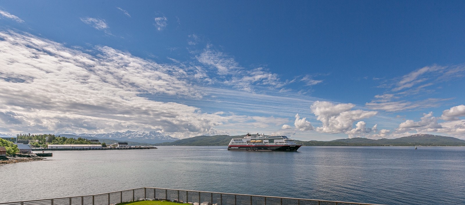 Meget pen leilighet med to soverom - heis, fantastisk utsikt og gode solforhold. Galleribilde