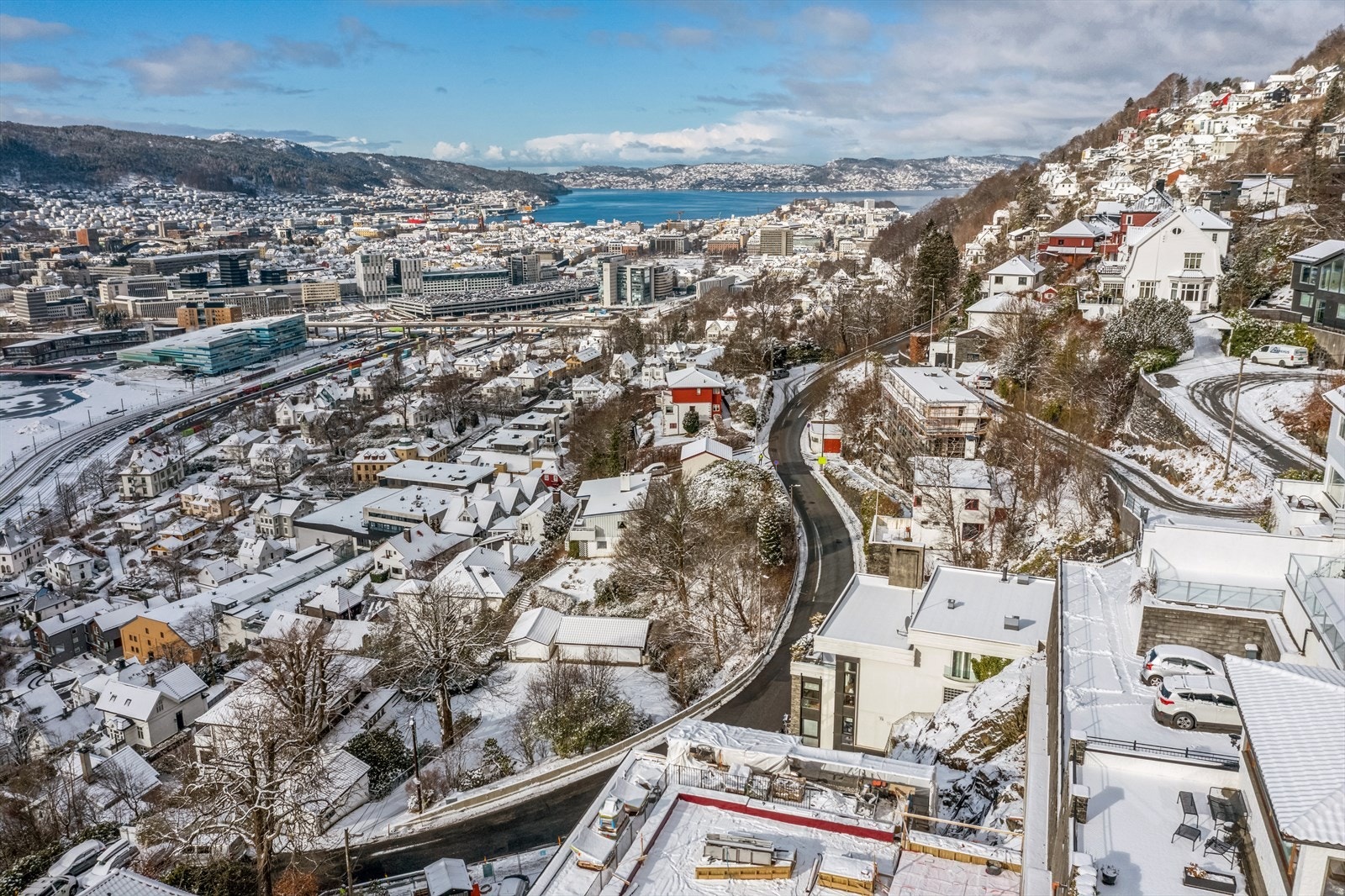Fra eiendommen er det ca.15 minutters gange til Festplassen. Galleribilde