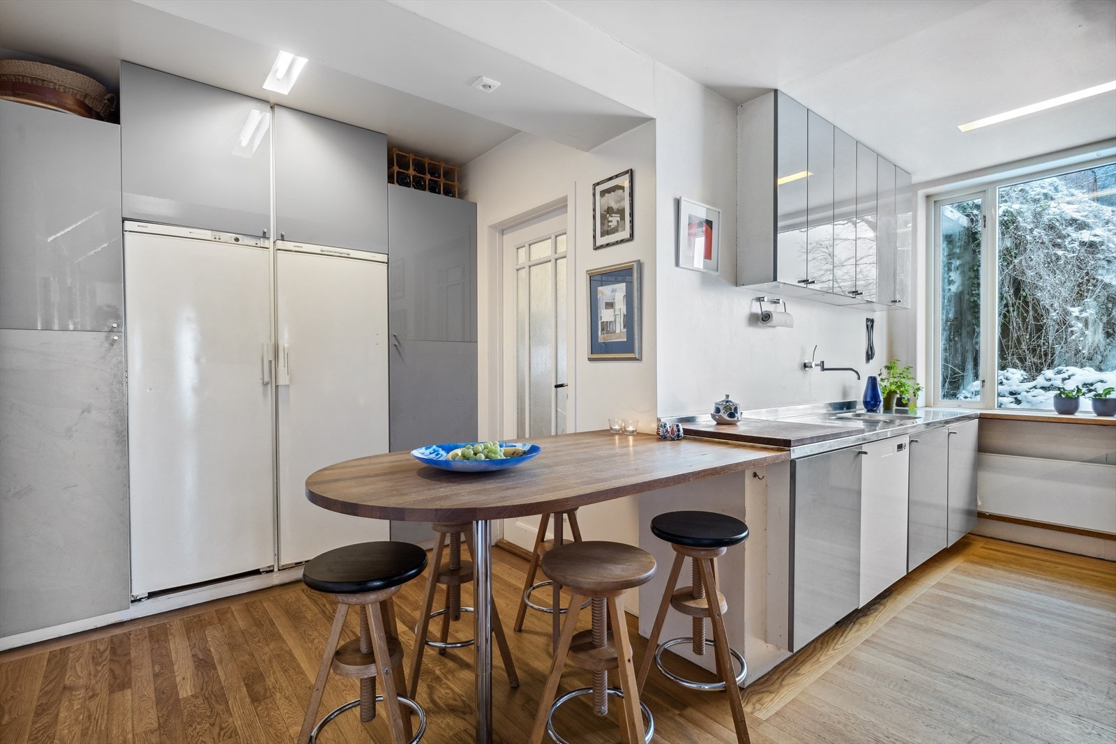 Kjøkken med barløsning for de raske hverdagsmåltidene. Galleribilde