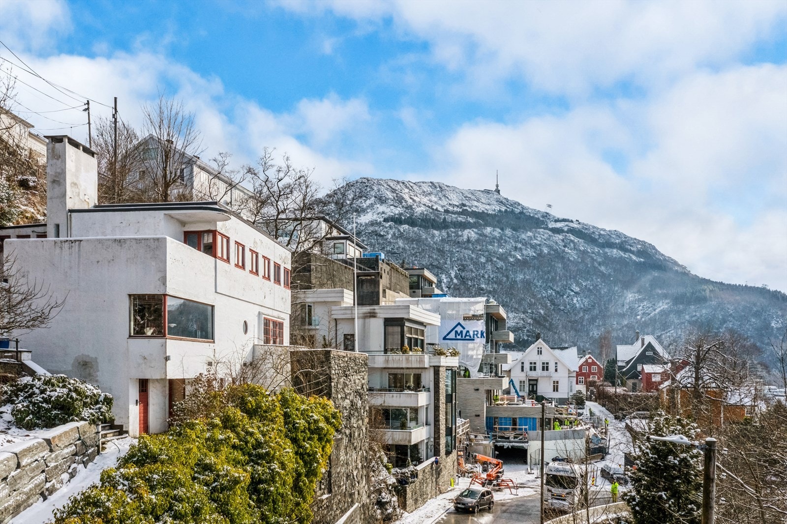Nærområdet med utsikt mot Ulriken. Galleribilde