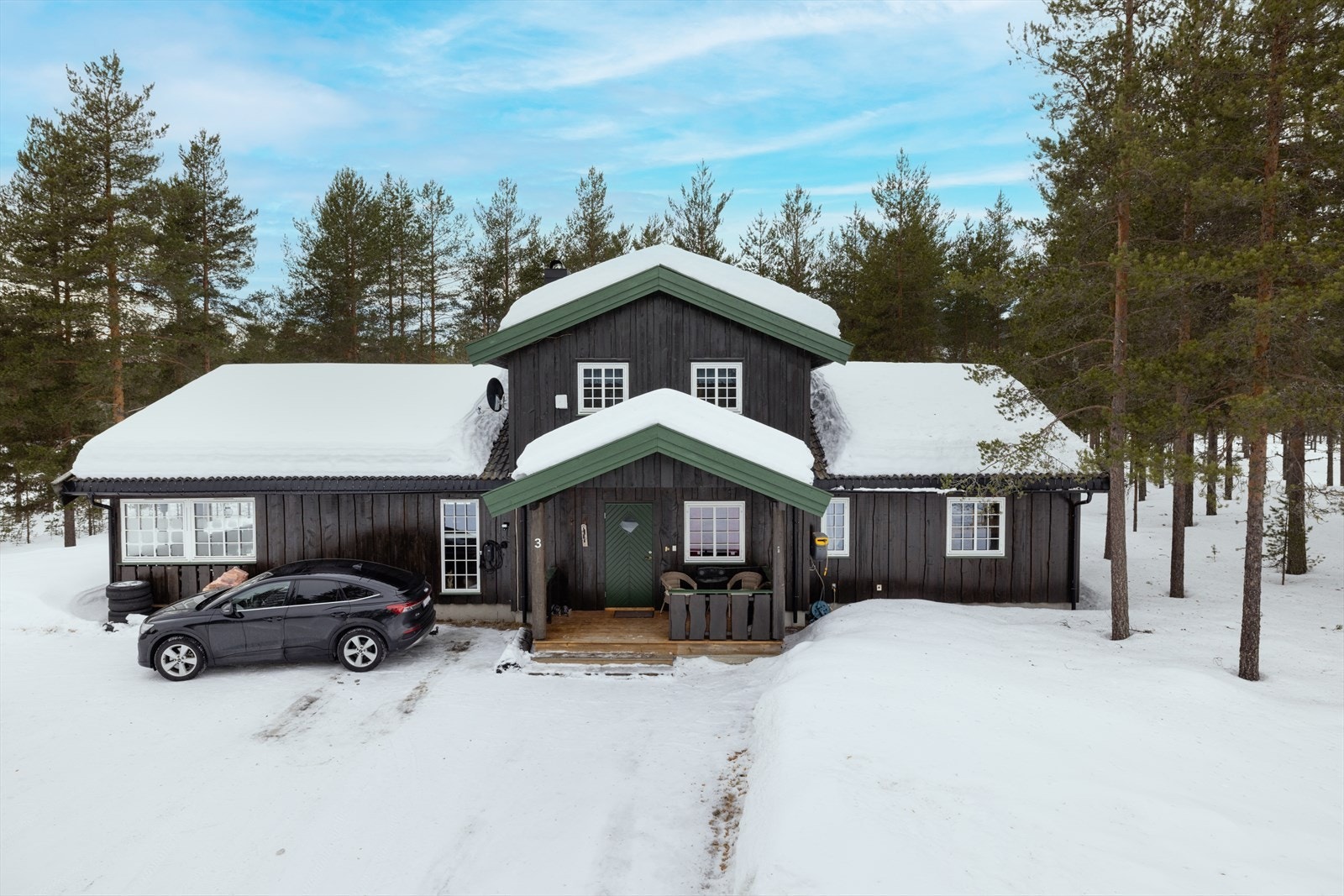 Overbygget, koselig inngangsparti. Galleribilde