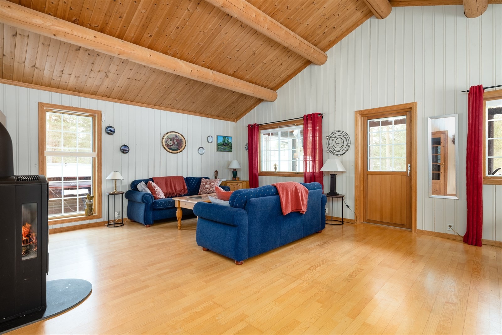 Adkomst til terrasse fra stuen. Galleribilde