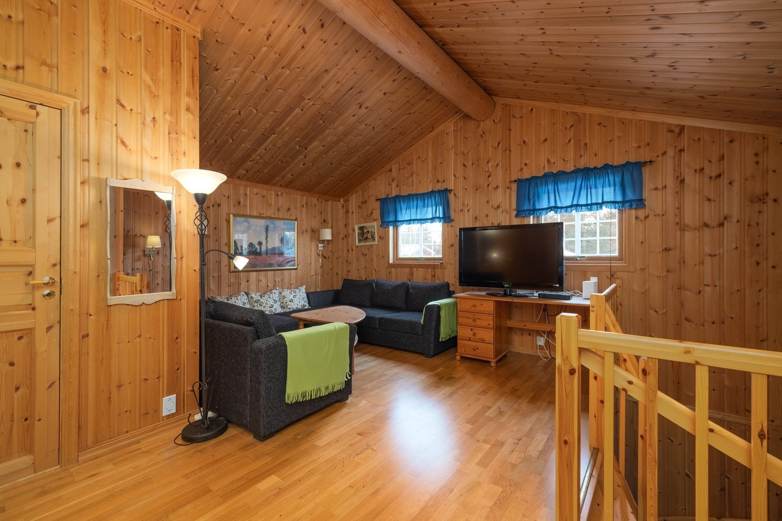 Stue i 2.etasje med god plass til sofakrok. Galleribilde