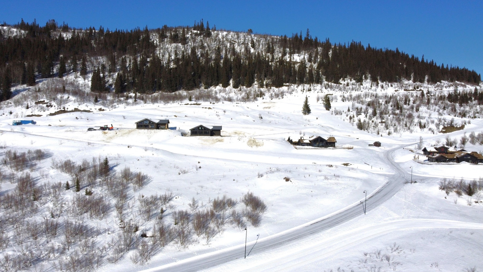 Preparerte skiløyper fremst i bildet. Galleribilde