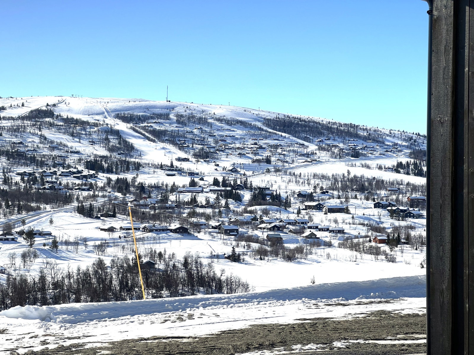 Utsikt mot Vasetvatnet og skiheisen. Galleribilde