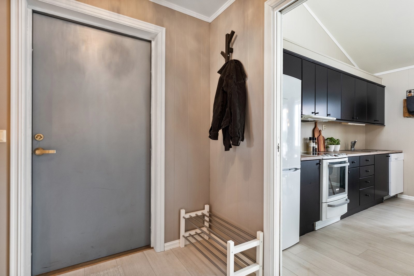 Veggene i leiligheten er malt i fine og tidsriktige farger. Galleribilde