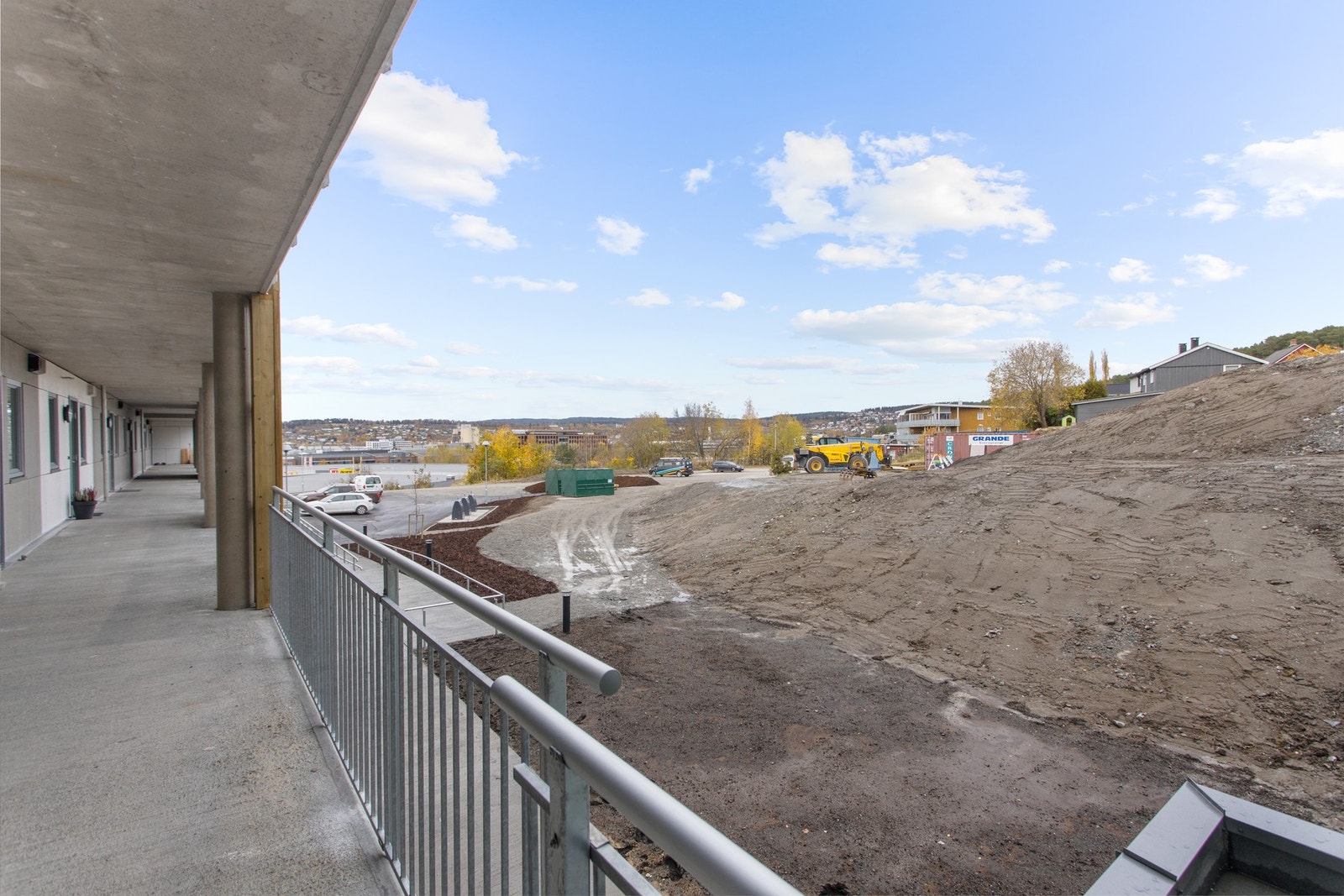 Inngang via felles svalgang Galleribilde