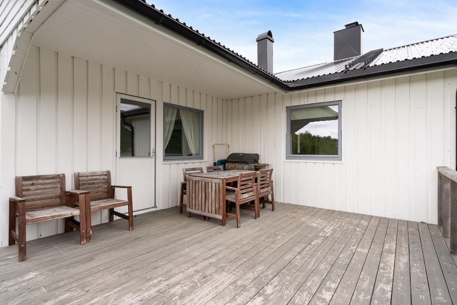 Stor og solrik balkong Galleribilde
